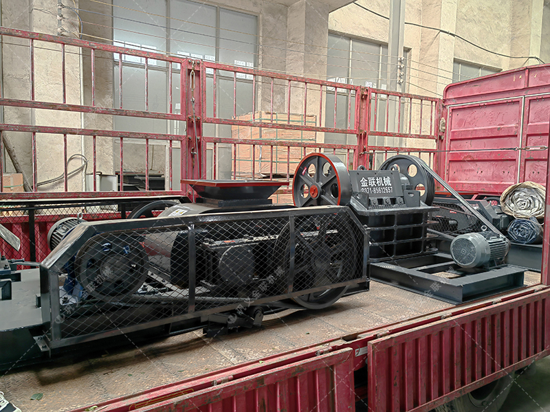 大塊煤矸石直接喂料會(huì)損壞設(shè)備？狼牙齒輥為何敢承諾'來(lái)者不拒'？