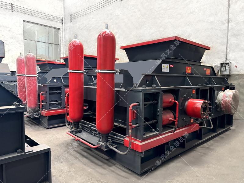 液壓對(duì)輥制砂機(jī)：雙輥擠壓耐磨輥體，連續(xù)作業(yè)千噸依舊精準(zhǔn)