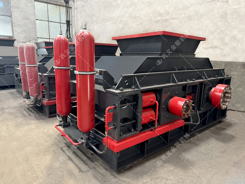 液壓對(duì)輥制砂機(jī)：雙輥擠壓耐磨輥體，連續(xù)作業(yè)千噸依舊精準(zhǔn)